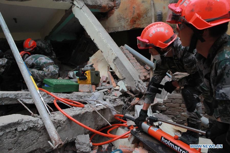 Международная спасательная команда КНР начала оказывать медицинскую помощь в пострадавших от землетрясения районах Непала