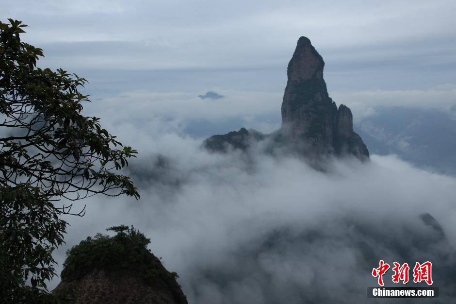 Красивые пейзажи гор Гуаньиньфэн в провинции Чжэцзян