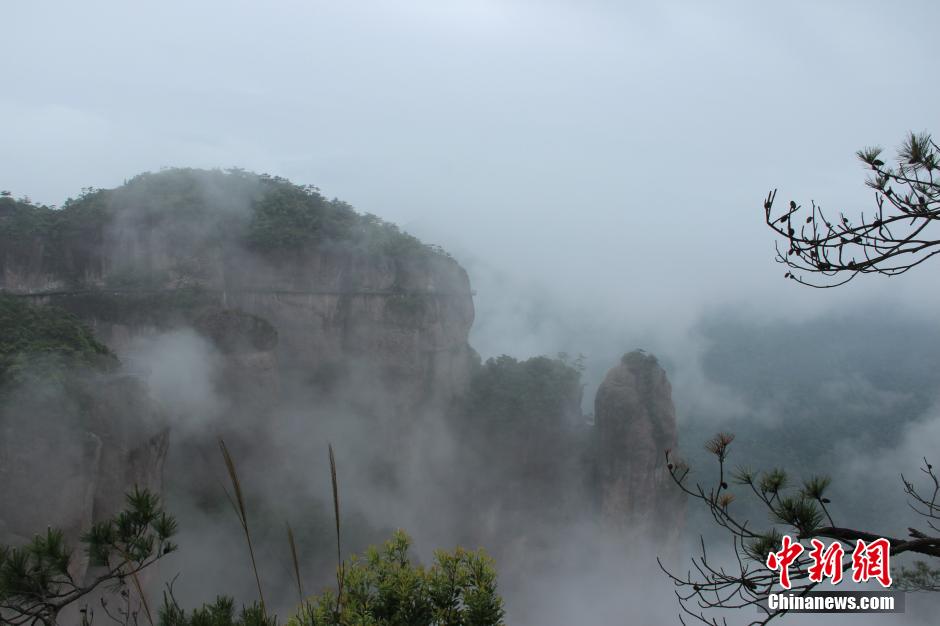 Красивые пейзажи гор Гуаньиньфэн в провинции Чжэцзян