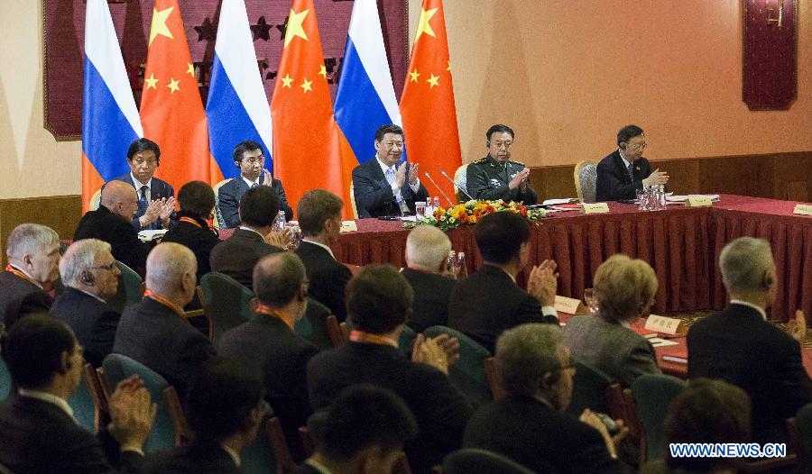 Си Цзиньпин встретился со специалистами, помогавшими Китаю, и их родственниками