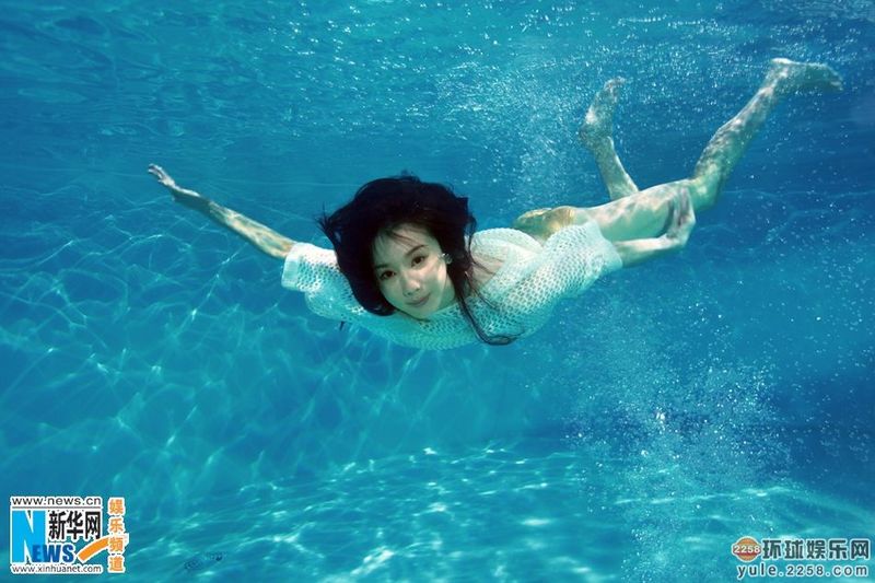 Очаровательные фотографии звезд под водой