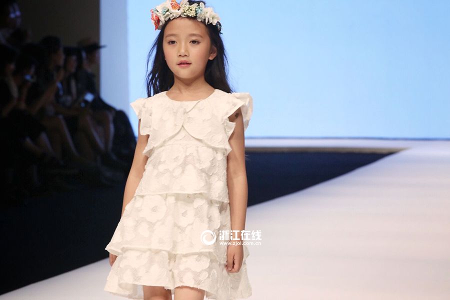 Очаровательные маленькие модели на Неделе моды в Ханчжоу