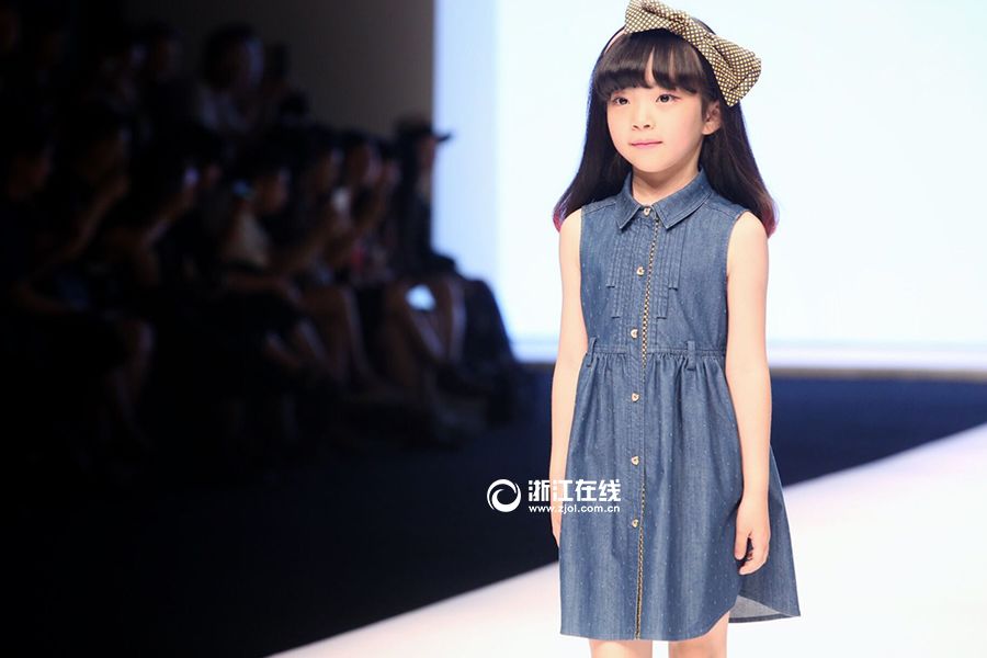 Очаровательные маленькие модели на Неделе моды в Ханчжоу