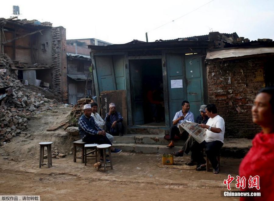 Фотосессия: в Непале после мощного землетрясения жизнь продолжается