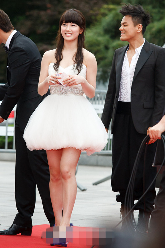 Фото: Китайские и южнокорейские звезды на красной дорожке