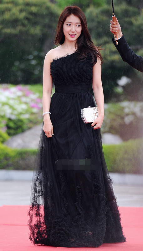 Фото: Китайские и южнокорейские звезды на красной дорожке