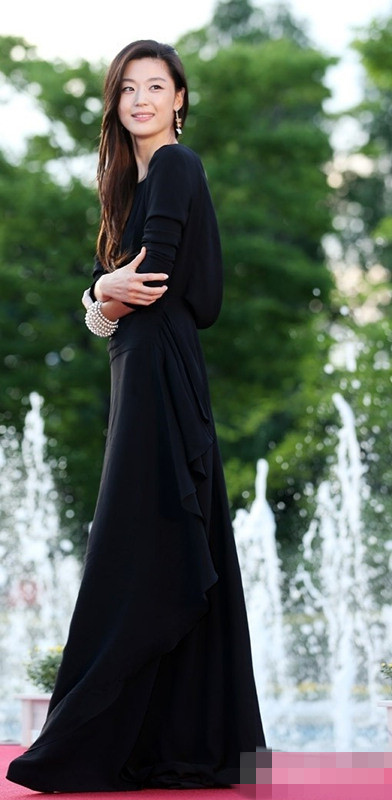 Фото: Китайские и южнокорейские звезды на красной дорожке