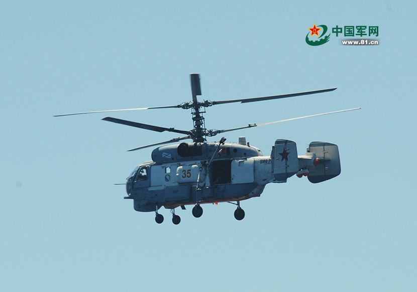 Боевые корабли Китая и России, участвующие в учениях «Морское взаимодействие-2015» провели совместную оборонительную тренировку 