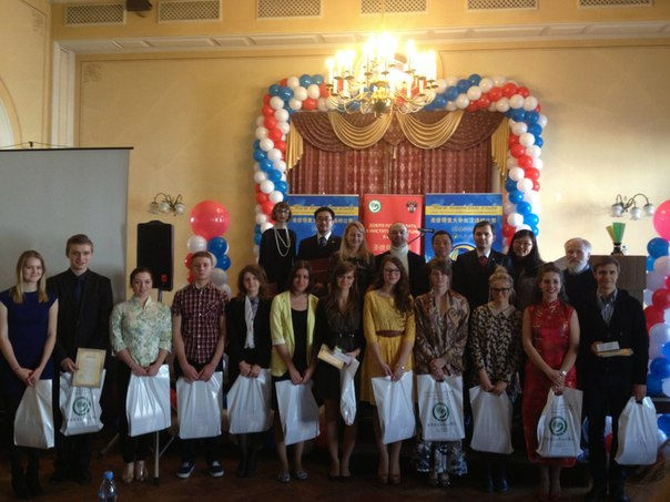 В Санкт-Петербурге прошел студенческий конкурс на знание китайского языка «Мост китайского языка»