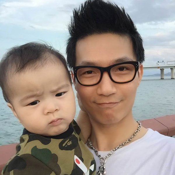 Интересные селфи певца Чэнь Чушэна с сыном