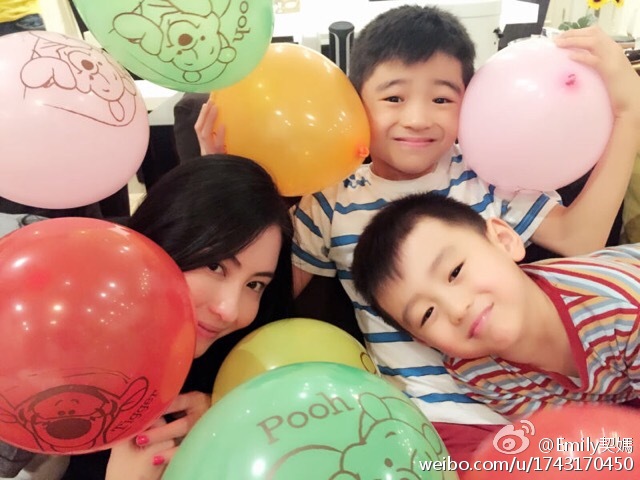 Актриса Чжан Бочжи отметила свой 35-й день рождения