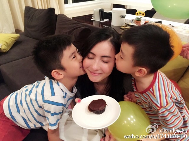 Актриса Чжан Бочжи отметила свой 35-й день рождения