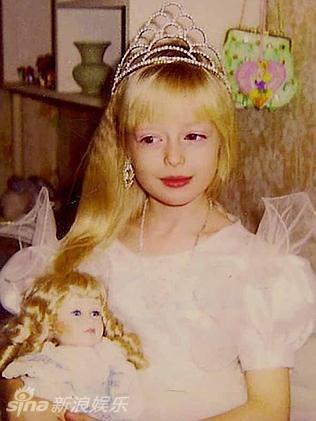 26-летняя российская девушка стала «куклой Барби» благодаря своим родителям