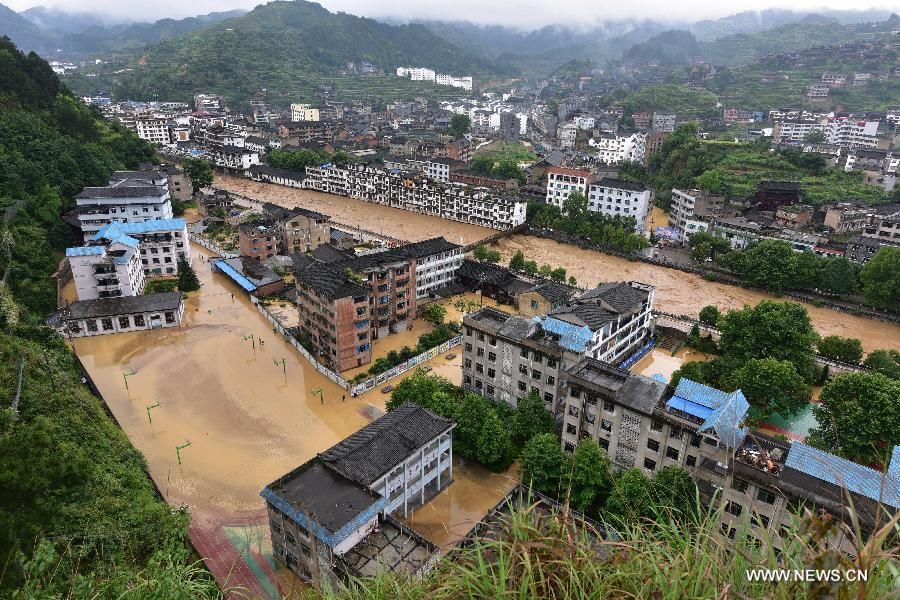 Сильные дожди в Гуйчжоу вызвали наводнение, около 50 тыс человек охвачены бедствием