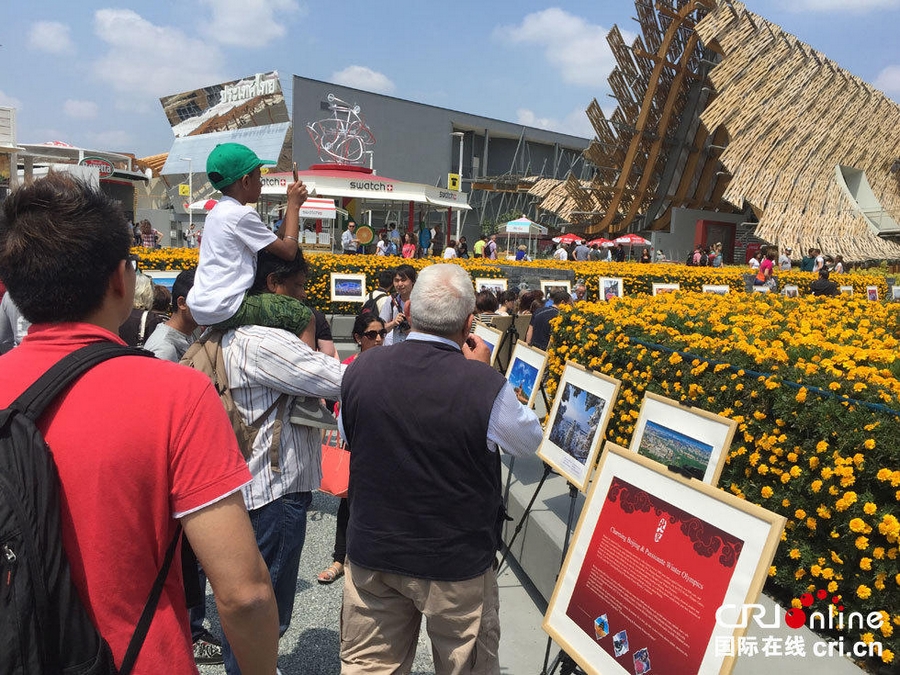 30 мая в саду китайского павильона ЭКСПО-2015 в Милане прошла фотовыставка, посвященная заявке Пекина на проведение Зимней Олимпиады. Здесь туристы, погрузившись в море цветов, смогли ощутить особое очарование китайской столицы.