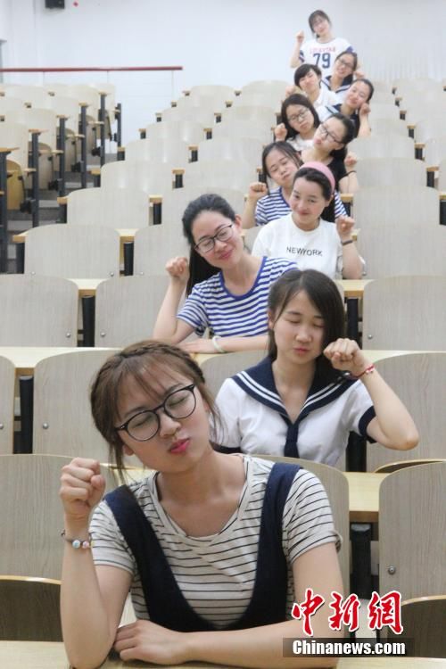 Креативные фотографии выпускников из провинции Шаньси
