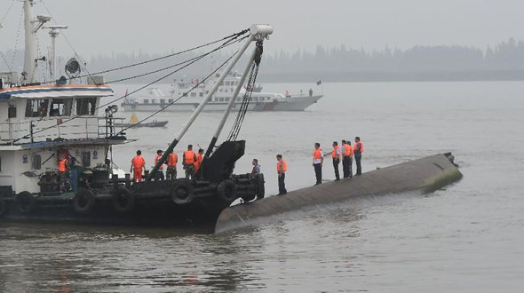 До 331 человека возросло число погибших при крушении круизного судна на реке Янцзы