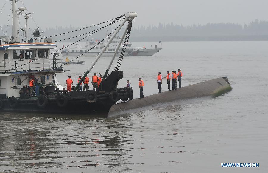 До 331 человека возросло число погибших при крушении круизного судна на реке Янцзы