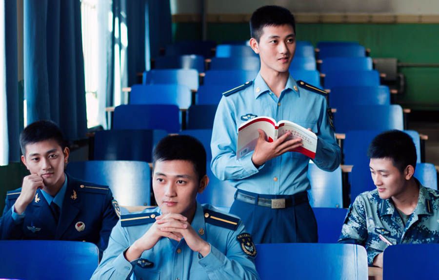 Творческие фотографии выпускников военного института Китая