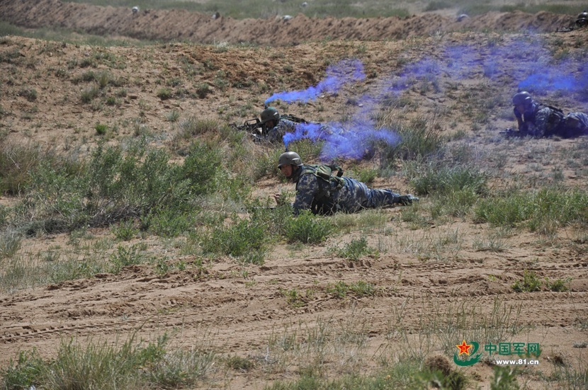 Одна мотопехотная бригада Нанкинского военного округа приступила к отработке навыков сопротивления с механизированной бригадой Пекинского военного округа.