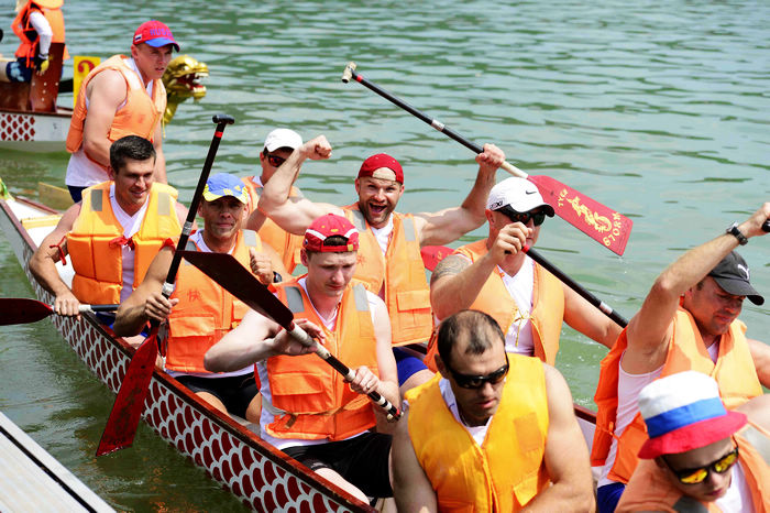 В Пингу прошли Цзиньхайские международные соревнования драконьих лодок