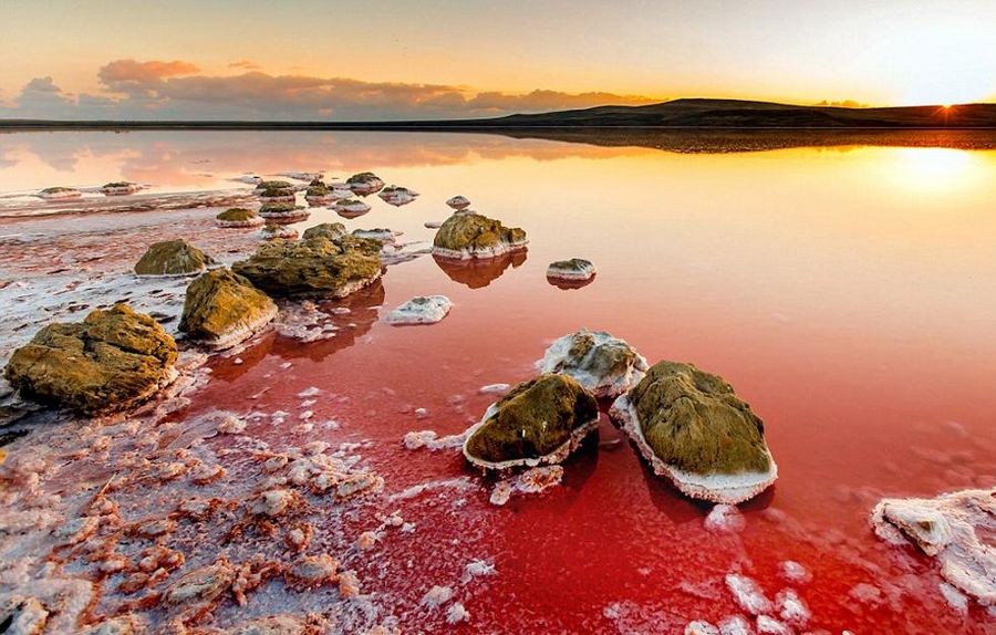 Самые красивые цветные озера мира 