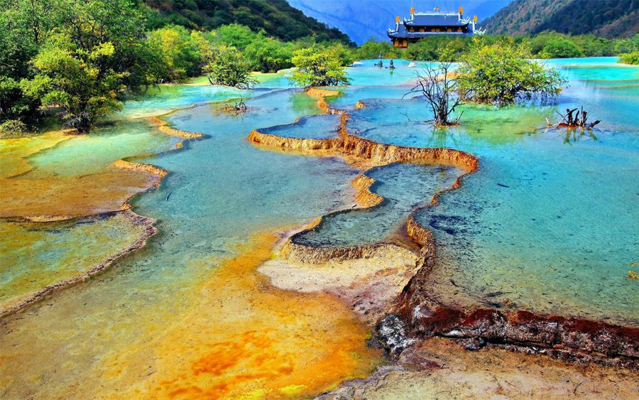 Самые красивые цветные озера мира 