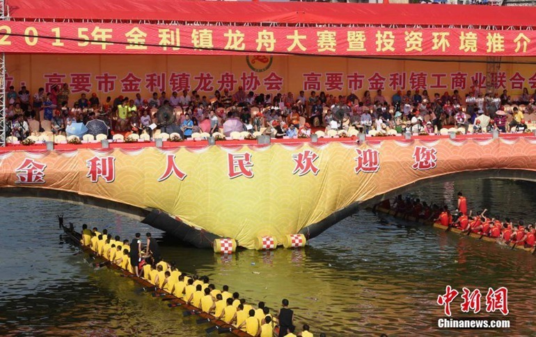 Событие привлекло более 100 тысяч болельщиков. Стало известно, что в этом году в соревновании участвовали 115 лодок, количество спортсменов достигло 6000 человек.