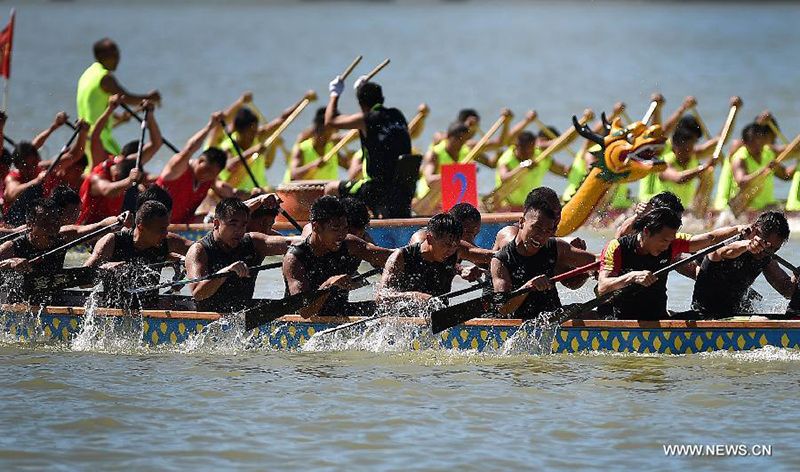 В Китае стартовал Фестиваль лодок-драконов 2015