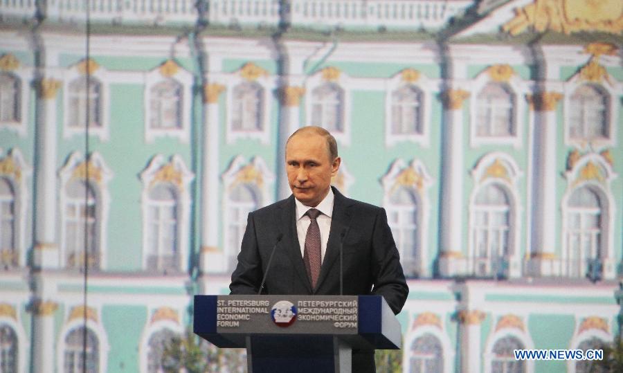 ПМЭФ -- важная площадка для совместного обсуждения ключевых вопросов экономического развития элитами политических и коммерческих кругов всех стран мира, особенно представителями новых экономик и развивающихся рынков, в числе которых и Россия.