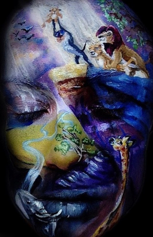 По сообщению британской газеты Daily Mail, голливудская визажистка из штата Калифорния Эмили Андерсон (Emily Anderson) на днях стала центром внимания в социальных сетях. 