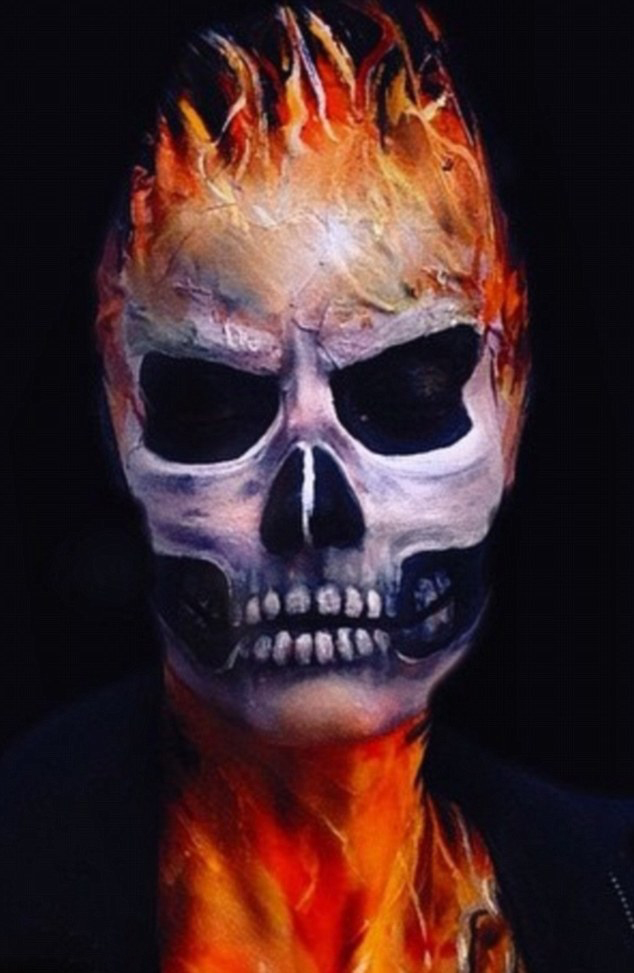 Причина ее популярности заключается в том, что она разместила в Instagram «до ужаса» выразительный фейс-арт, а также роспись по лицу в стиле диснеевских мультфильмов.