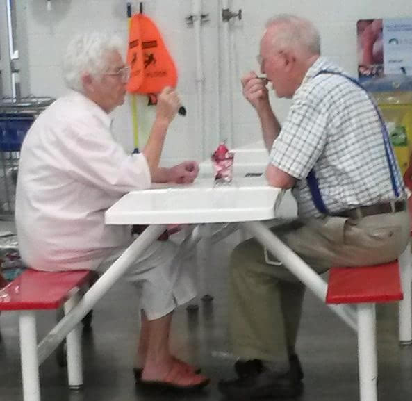 Счастливые фото пожилых влюбленных пар