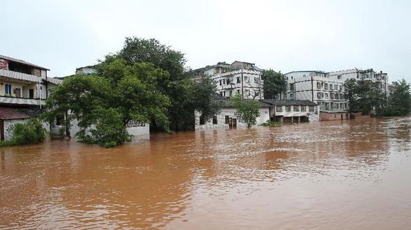 Во многих районах Сычуани произошли наводнения, 1 человек погиб, 1 пропал без вести