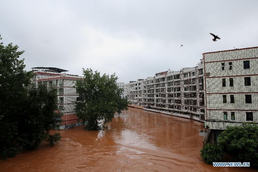 Во многих районах Сычуани произошли наводнения, 1 человек погиб, 1 пропал без вести