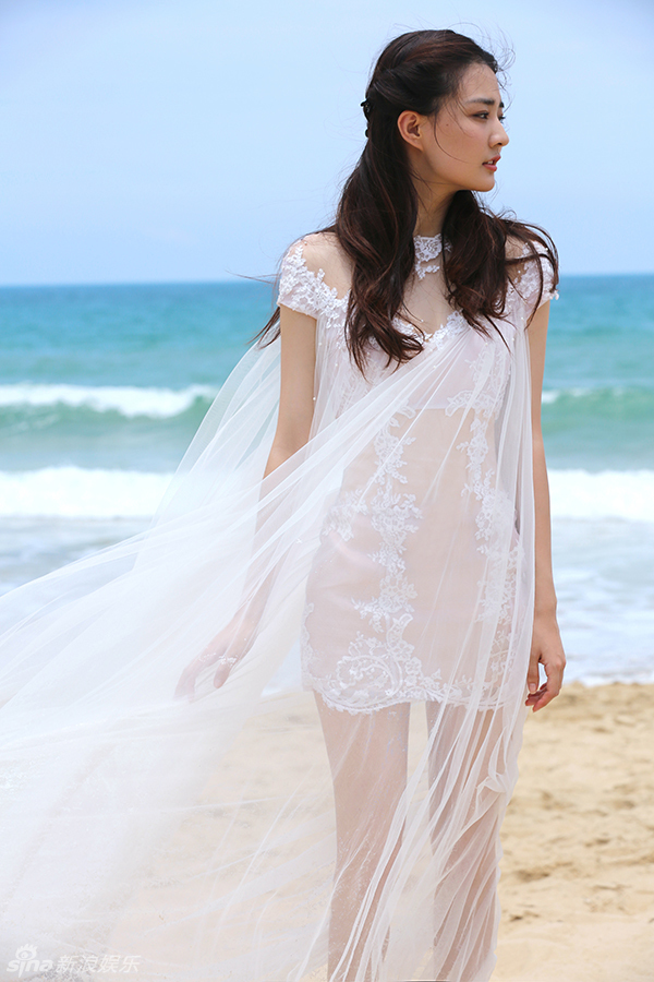 Сюй Лу в красивом свадебном платье