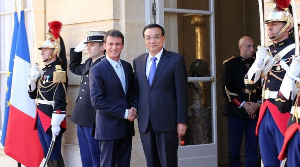 На встрече с французским коллегой Ли Кэцян призвал направить усилия на выведение межгосударственных отношений на новую высоту