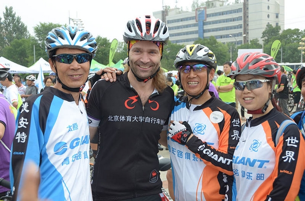 5000 велосипедистов собрались в уезде Яньцин, чтобы поддержать заявку на проведение Зимней Олимпиады