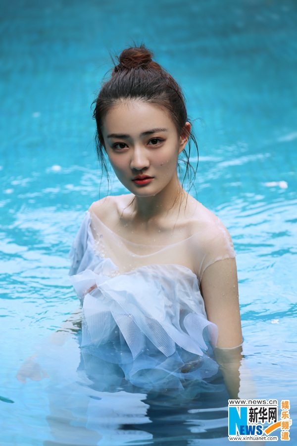 Фотографии Сюй Лу в воде