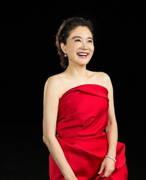 Изящная Линь Цинся на съемках телепрограммы