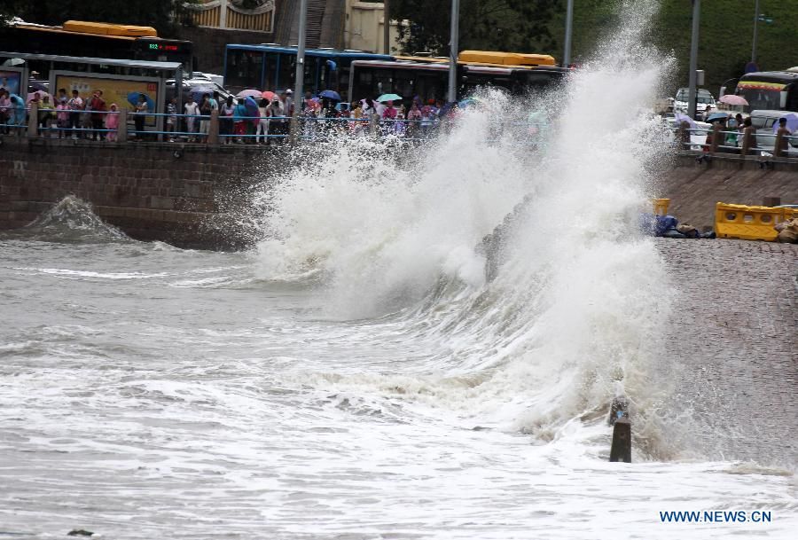 Под воздействием тайфуна 'Чан-Хом' на провинции Шаньдун и Ляонин обрушились проливные дожди