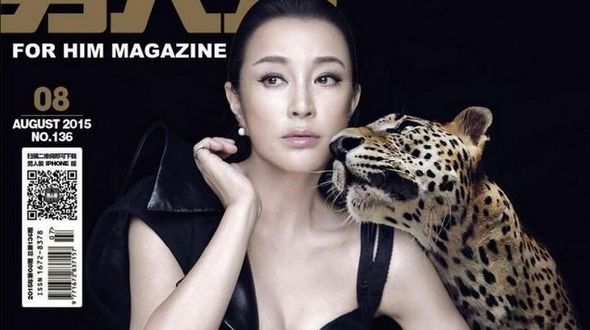 60-летняя звезда Лю Сяоцин попала на обложку модного журнала