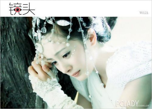 Красивые женщины-звезды в древних нарядах (15 фото)