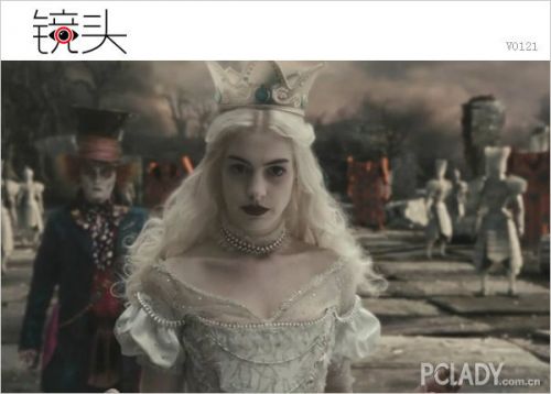 Красивые женщины-звезды в древних нарядах (15 фото)