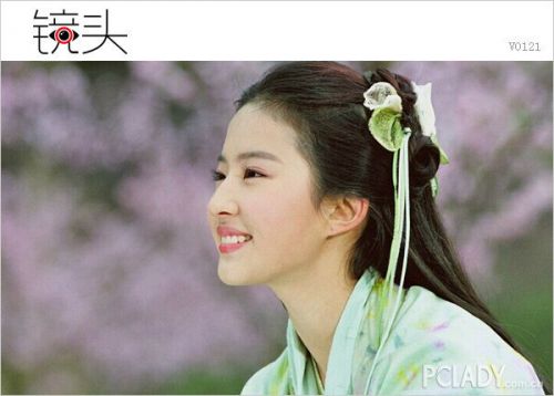 Красивые женщины-звезды в древних нарядах (15 фото)