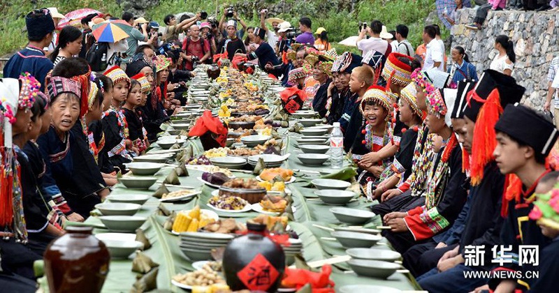 Представители народности Яо отмечают праздник Чжучжу