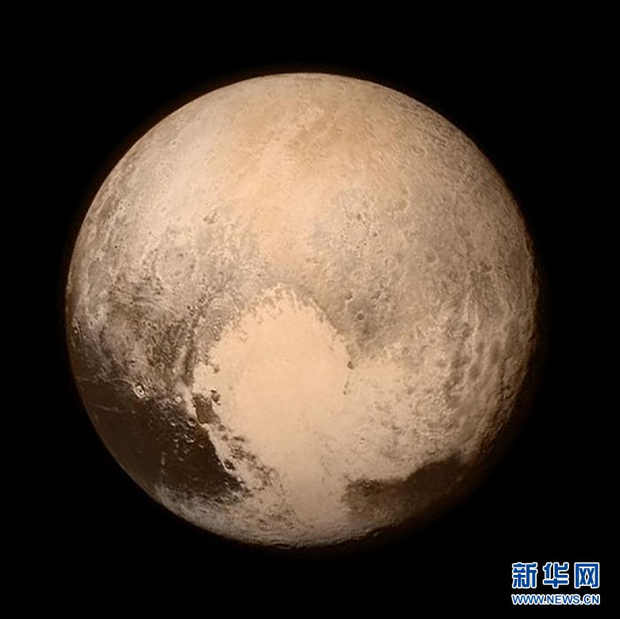 15 июля начали поступать первые снимки Плутона и его окружения, полученные в ходе сближения американского космического зонда New Horizons с карликовой планетой. 