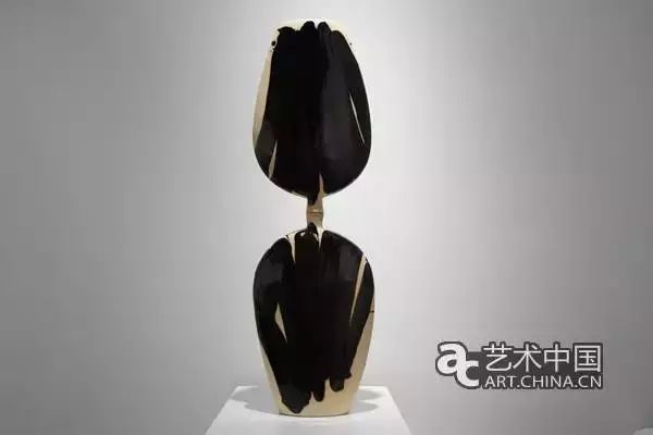 В Цюаньчжоу открылась выставка керамических изделий китайских и иностранных скульпторов 