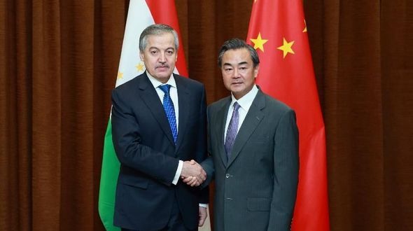 Ван И провел переговоры с главой МИД Таджикистана С.Асловым