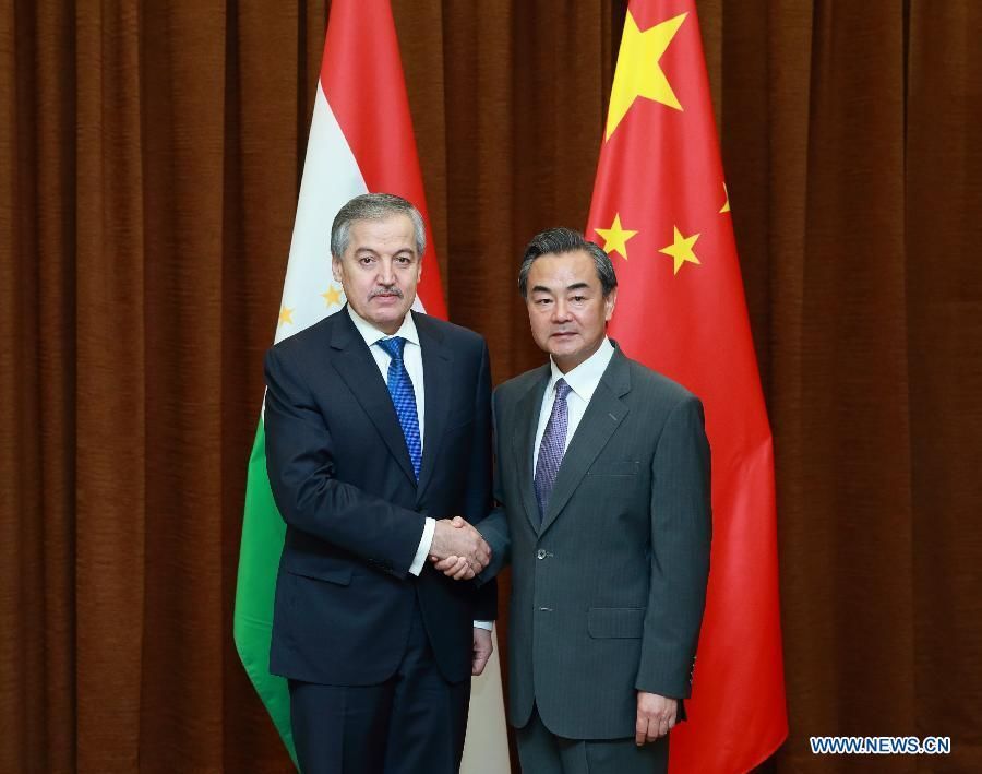 Ван И провел переговоры с главой МИД Таджикистана С.Асловым